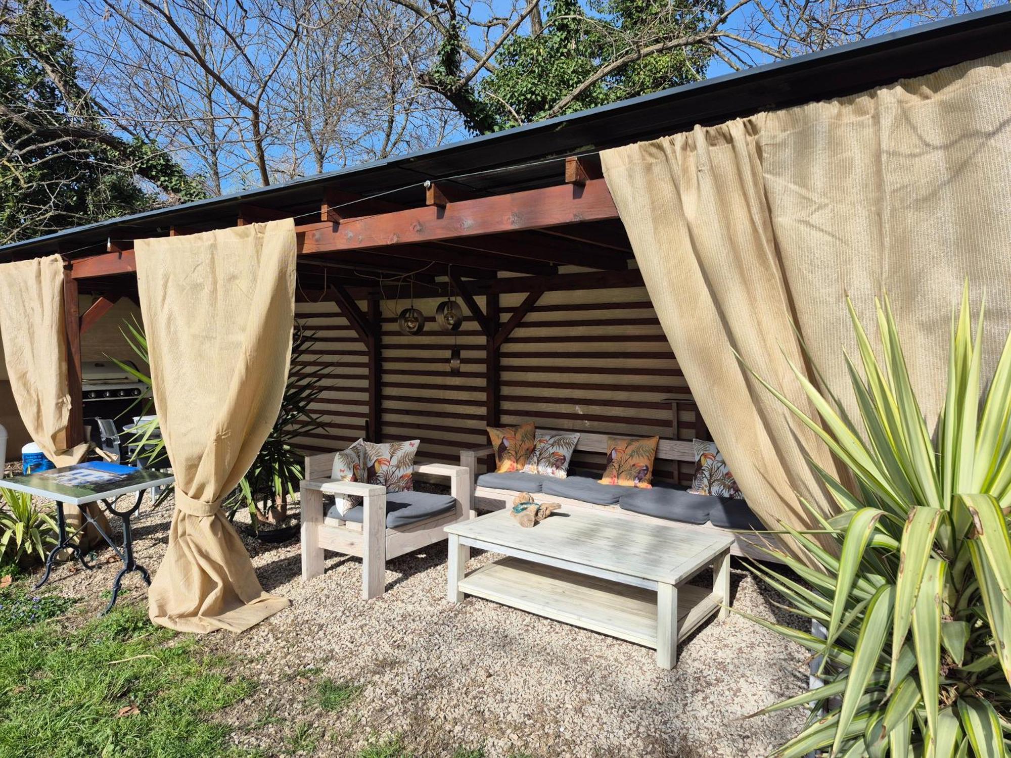 Le Mas Des Cerisiers Jacuzzi Et Sauna Inclus Pour Tous Les Logements Avignon Eksteriør bilde